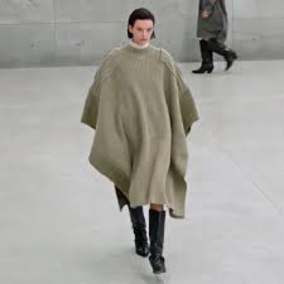 ZARA SRPLS 2022 WOOL PONCHO size M - Picture 2 of 2